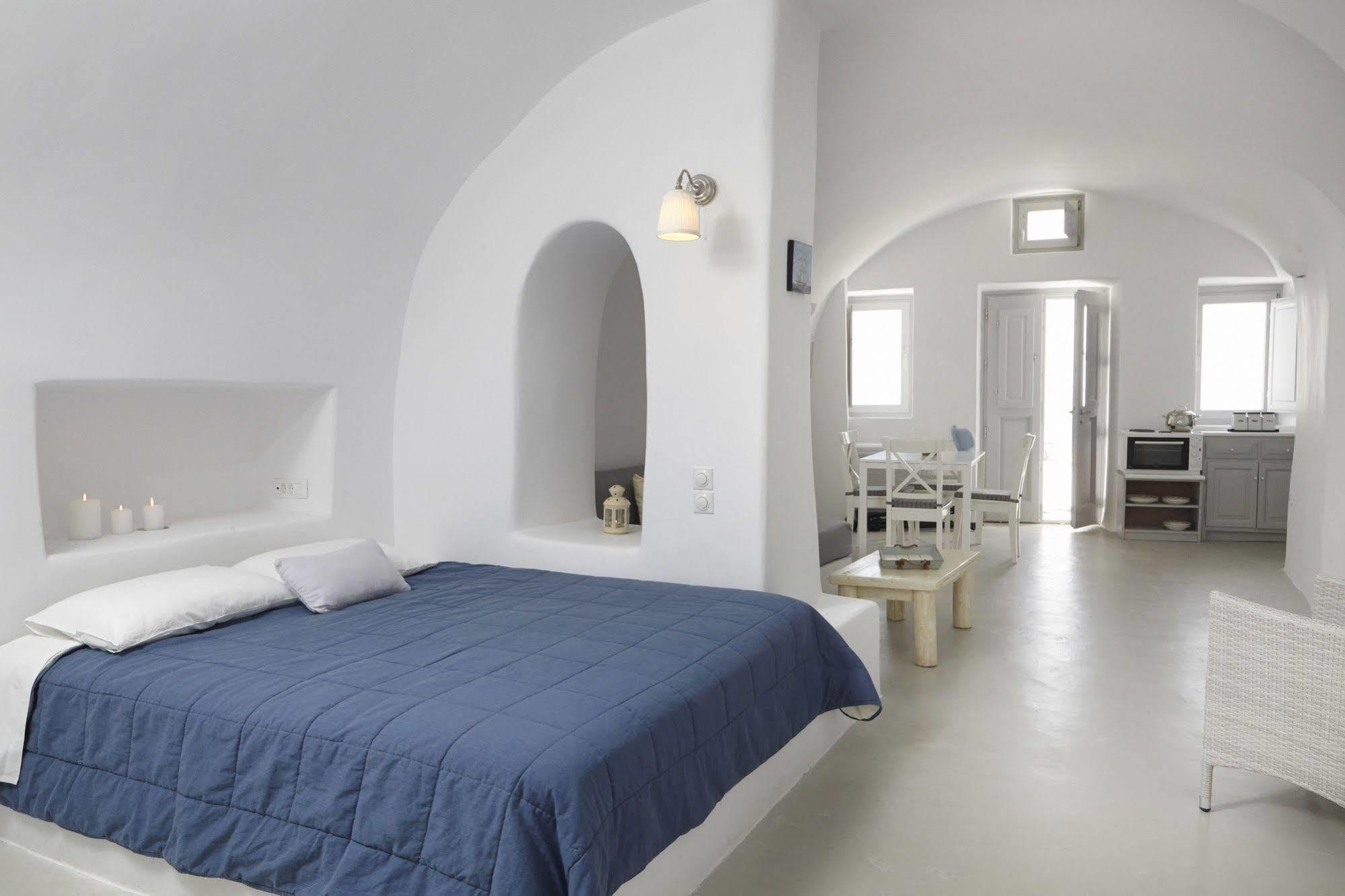 Liakada Oia Suites Exterior photo